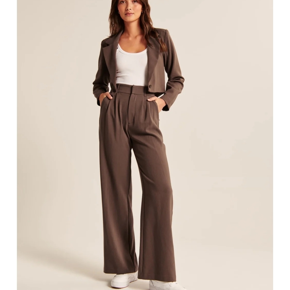Elegant Brown Women's Pantsuit
